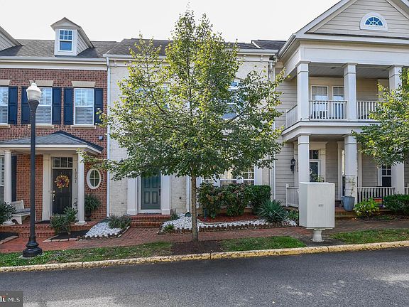 3rd image of 13703 Pinnacle St #32