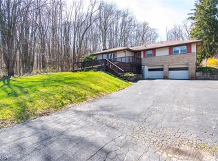 1938 Hubbard Thomas Rd, Hubbard, OH 44425