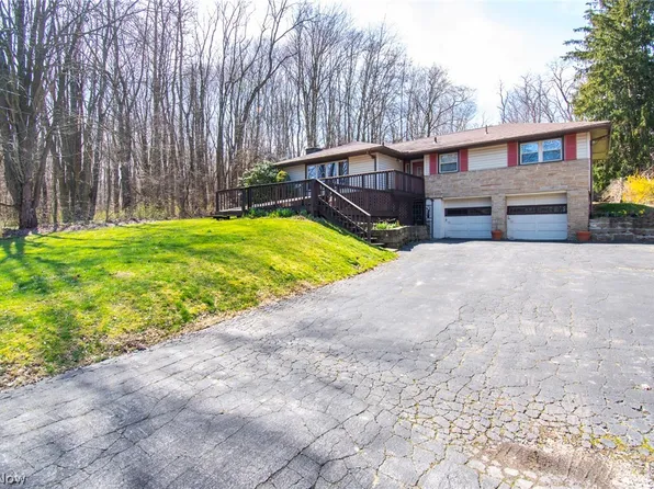 1938 Hubbard Thomas Rd, Hubbard, OH 44425
