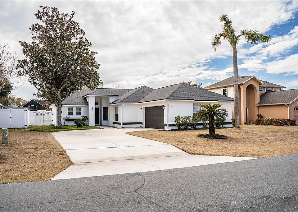 1st image of 413 VINEYARD DRIVE