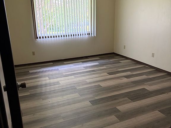 4th image of 580 Knowlton St #202