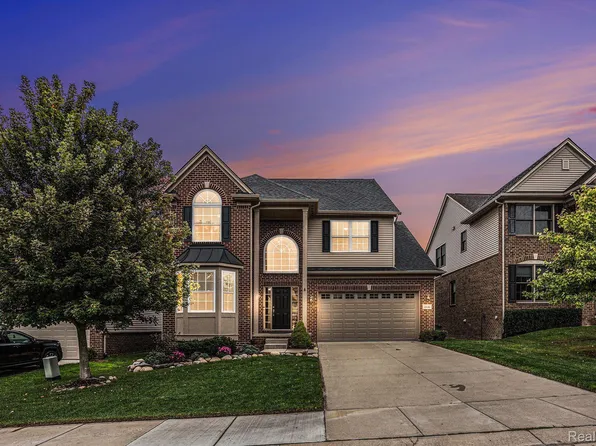 4846 E Stonegate Cir, Orion, MI 48359