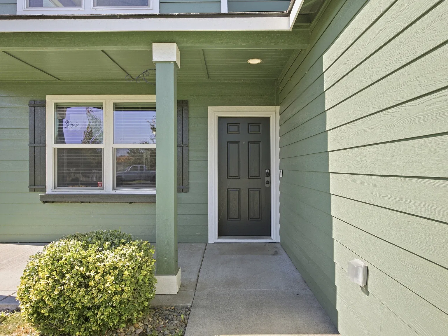 3 bed, 2.5 bath, 2050 sqft, $2,300 — Photo 4