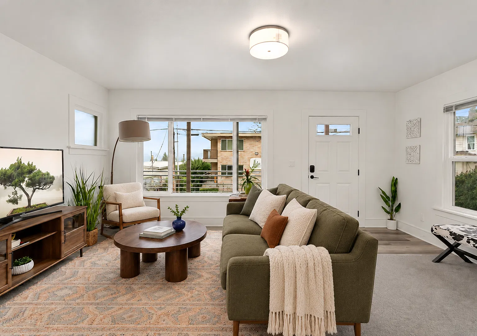 Three Bedroom Fremont Home with a Private Lower Level Suite, Fenced Yard and Driveway Parking — Photo 4
