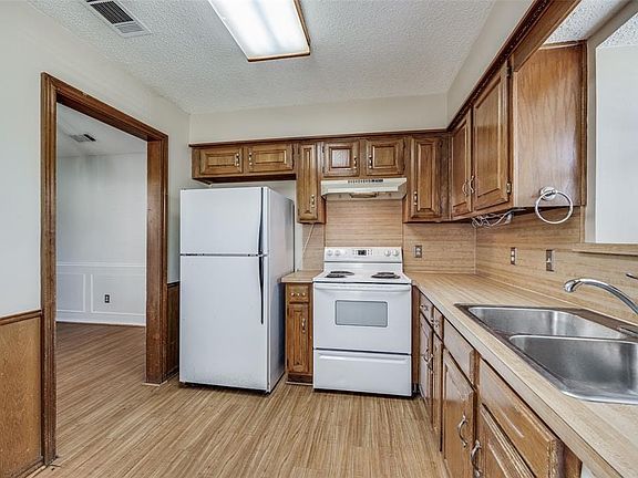 5th image of 2143 Cordoba Dr