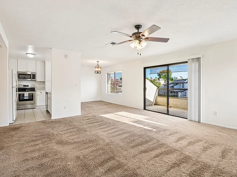 450 W Vermont Ave — Photo 5