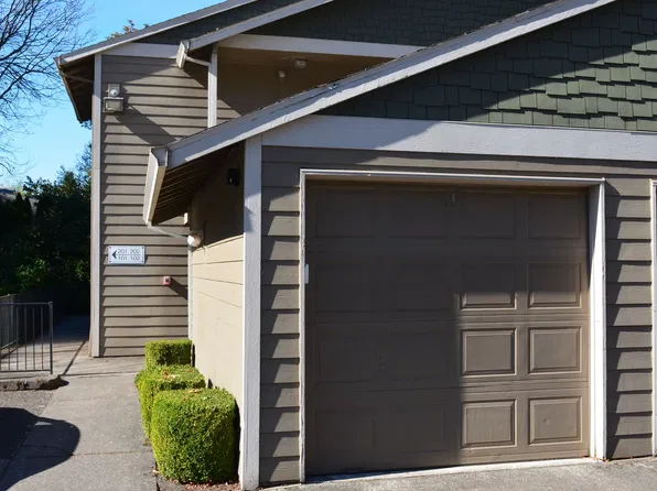621 NE Kane Dr APT 103, Gresham, OR 97030