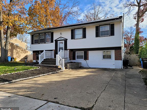 3rd image of 102 Sherwood Dr