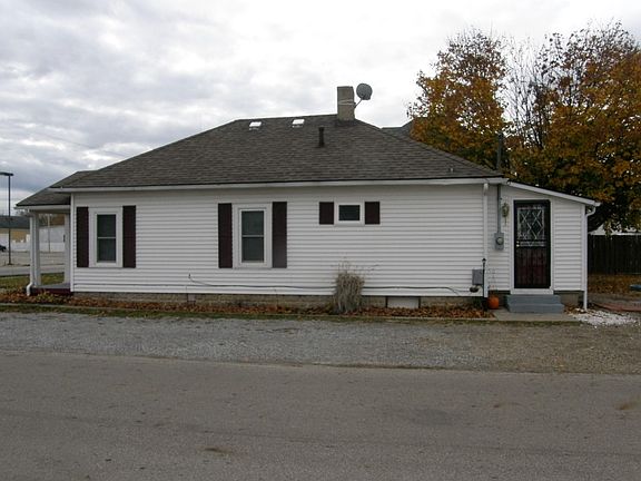 4th image of 958 N Main St