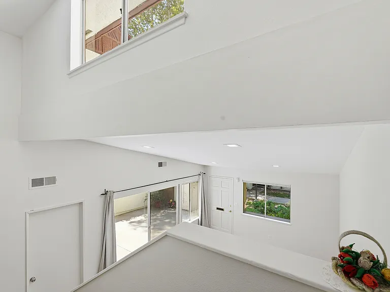 10432 Larwin Ave — Photo 13