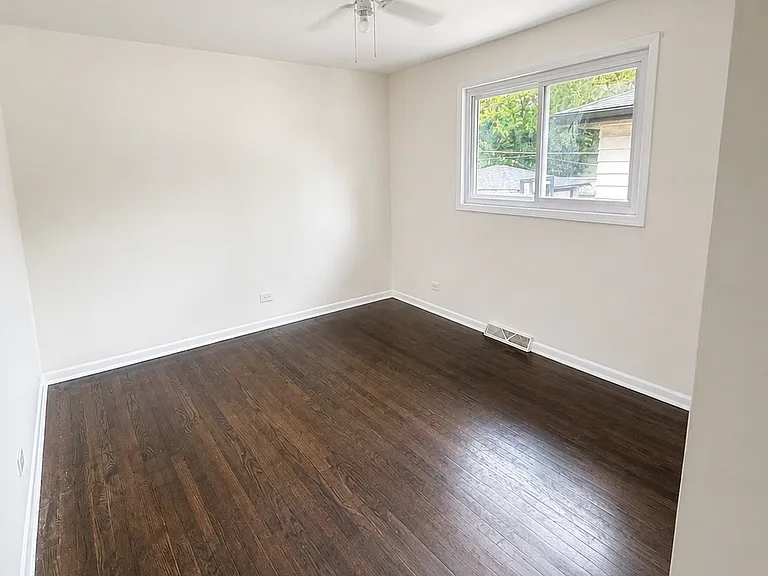 14429 Sanderson Ave — Photo 9
