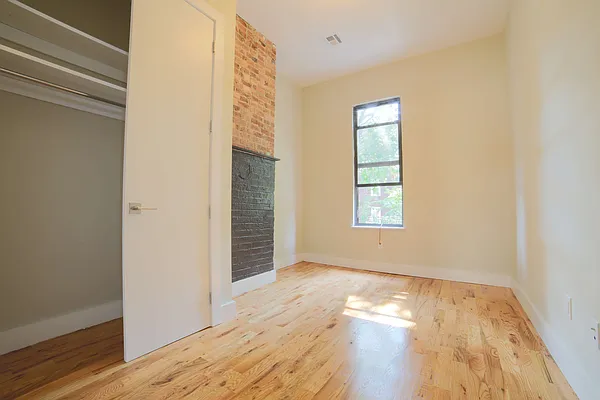 Rented by Prime Square Realty | media 20