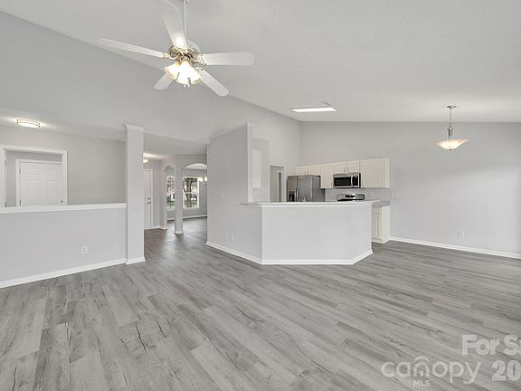 3rd image of 116 Winborne Dr