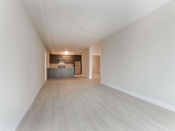 5th image of 150 Oak Park Blvd