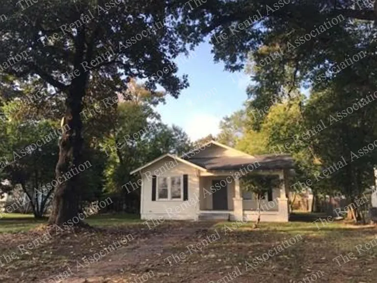 1505 Trenton St — Photo 2