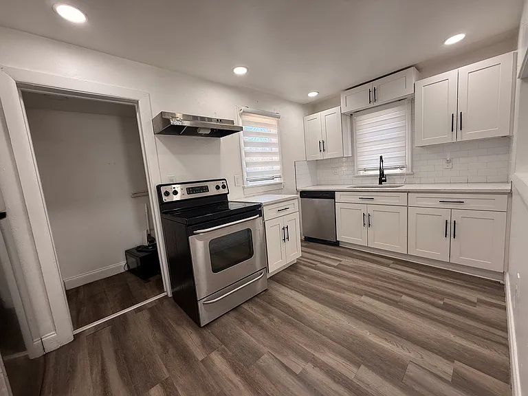 621 E St #A — Photo 5
