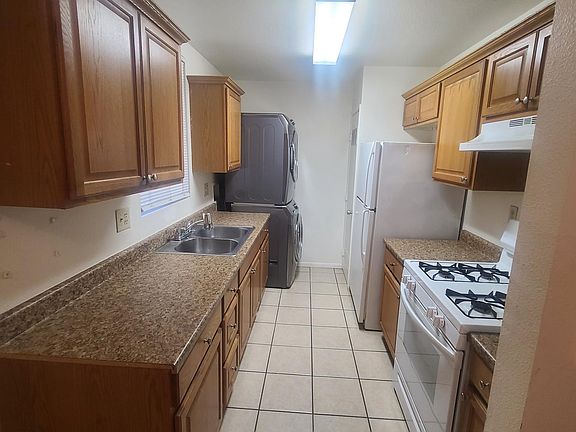 Kitchen w/stove, fridge, washer & dryer