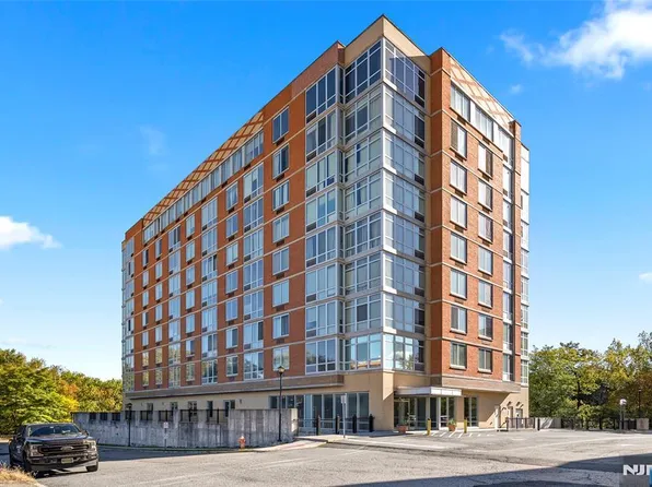 800 12th St APT 308, Palisades Park, NJ 07650
