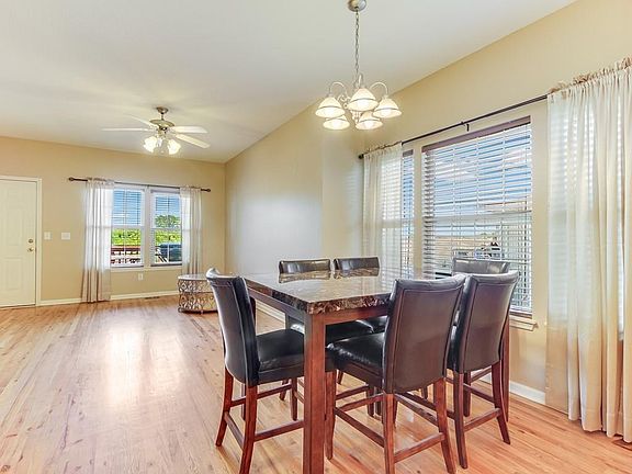 3rd image of 4923 Breckenridge Ave