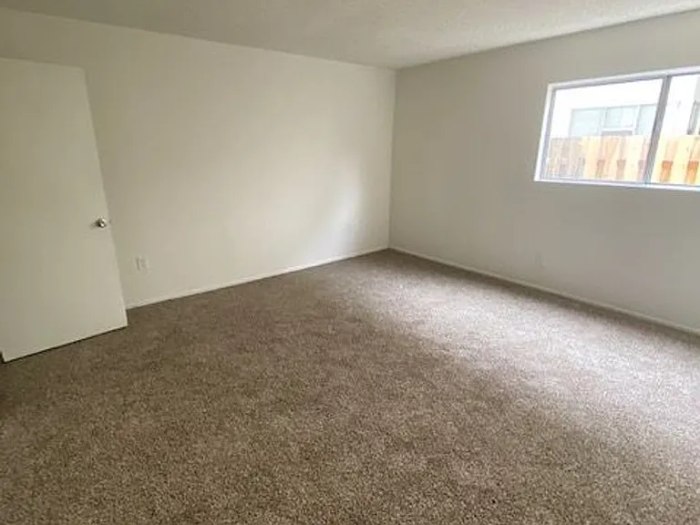 10644 Eastborne Ave — Photo 2