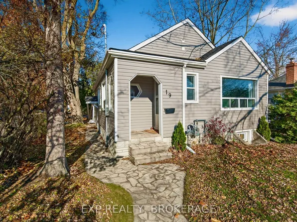 19 Scott St, Kingston, ON K7L 1L3