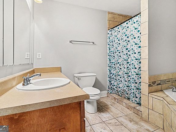 5th image of 84 Hidden Lakes Ct