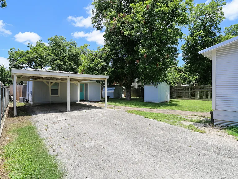 271 S Willow Ave — Photo 38