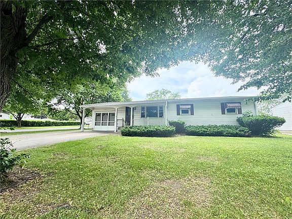 3rd image of 19 Meadowbrook Dr