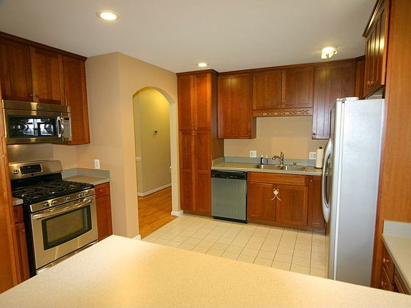 4th image of 8734 Cherry Dr