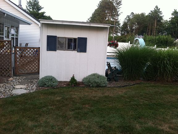 CHANGING HOUSE WITH TOILET