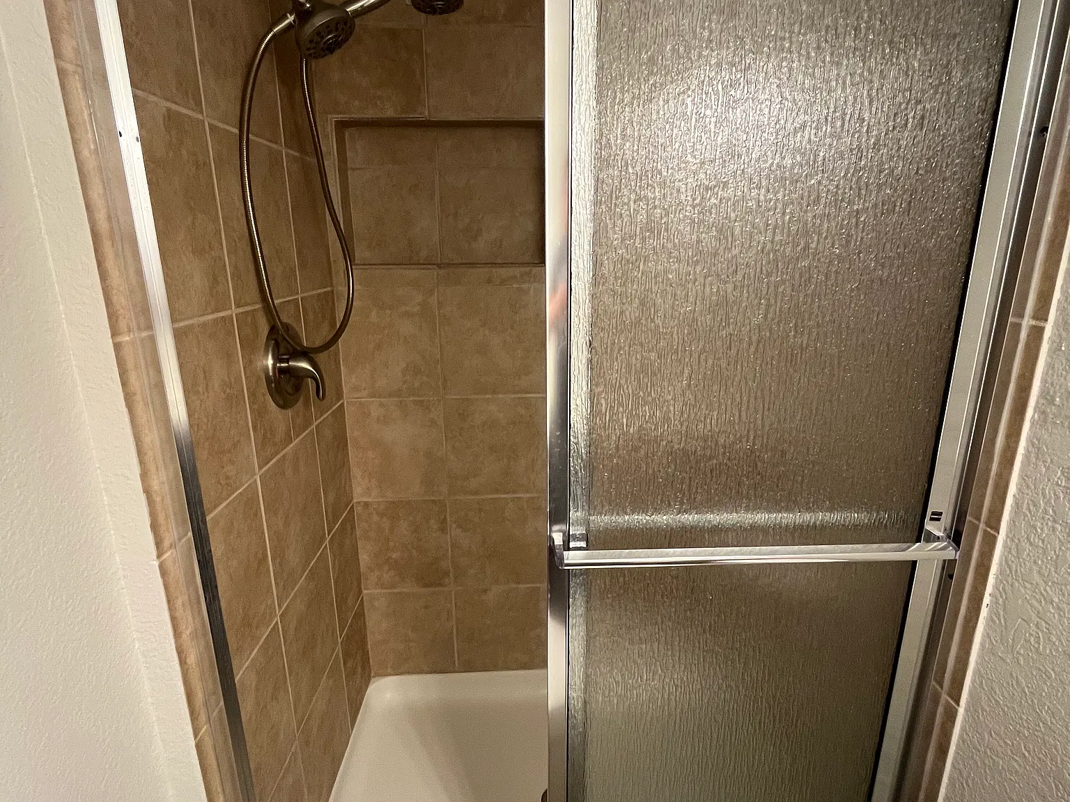 4 bed, 2250 sqft, $1,300 — Photo 3