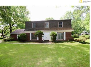 2401 W 105th St, Leawood, KS 66206