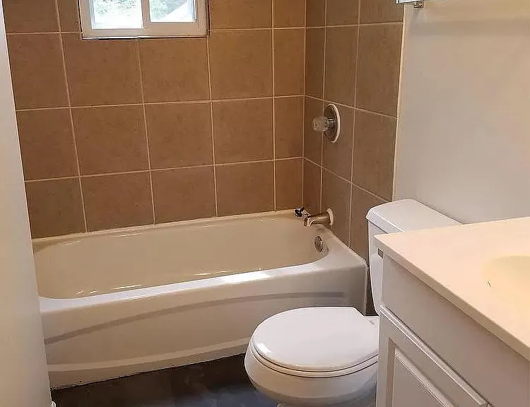 Second Floor Full Bathroom