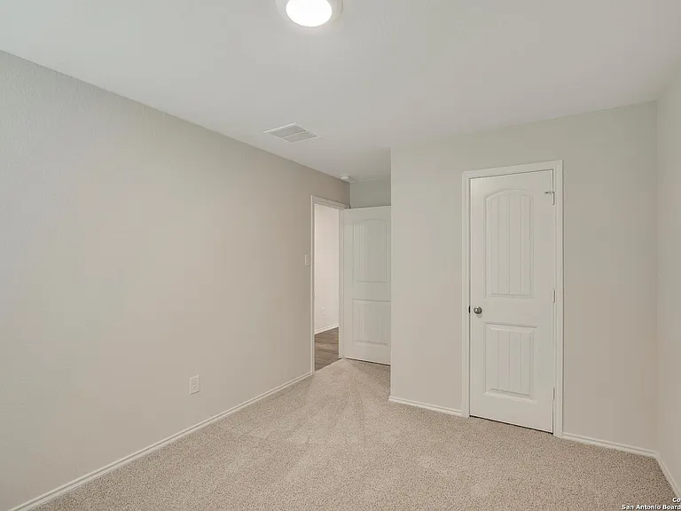 728 Armadillo Dr — Photo 18