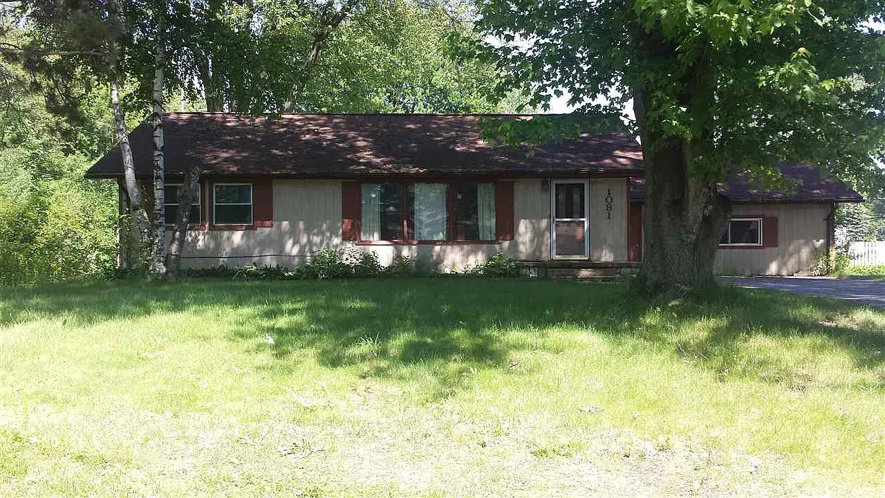 1081 Pius St photo 1