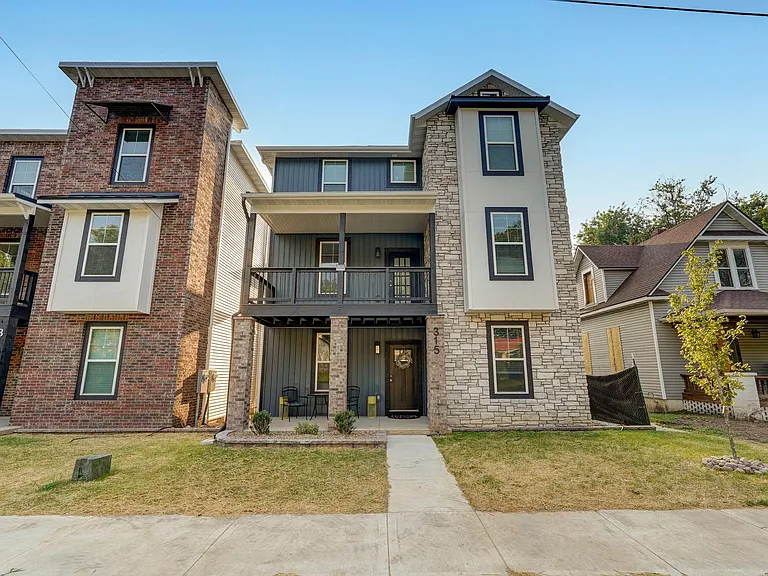 308 S Hampton Ave — Photo 1