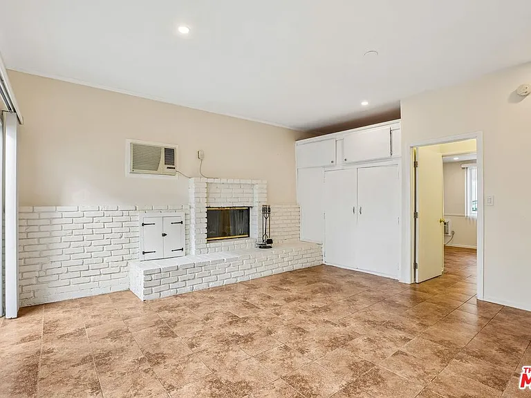 6727 1/2 Orion Ave — Photo 9