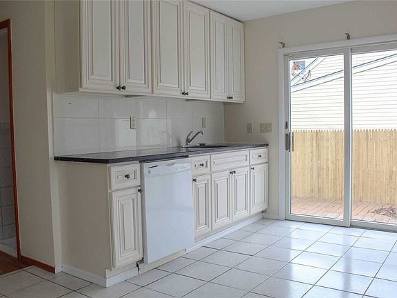 4th image of 36 Briaroot Dr