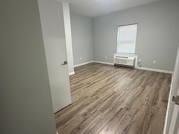 4th image of 146 Hamilton Ave APT 307