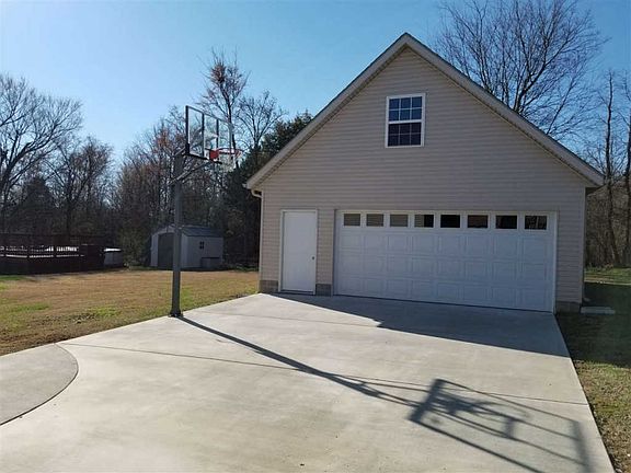 3rd image of 136 Deerfield Cir