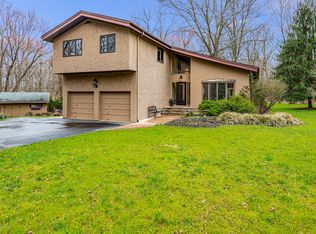 2 Northwood Pl, Colts Neck, NJ 07722