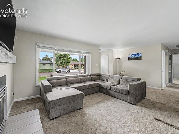 5th image of 104 Sitka Dr