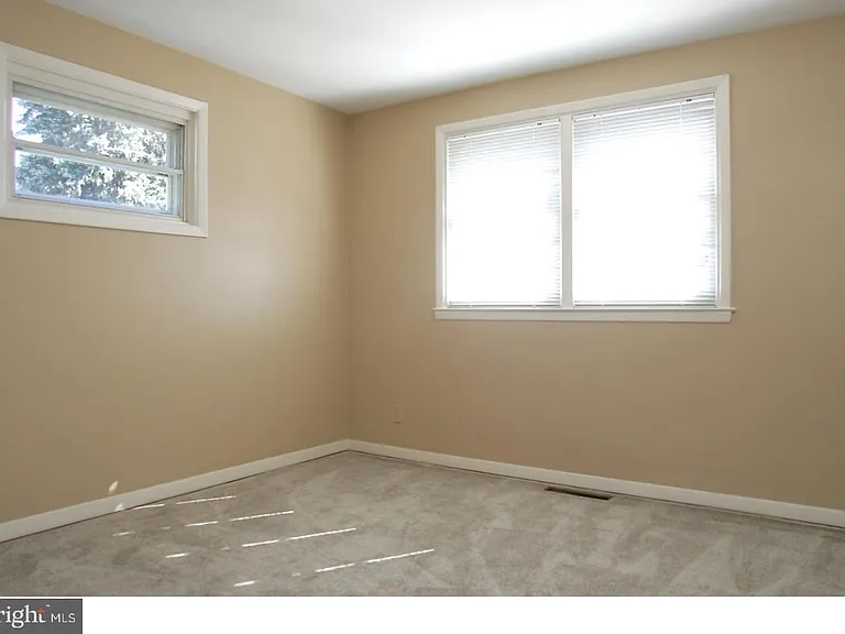 17 Wayne Dr — Photo 18