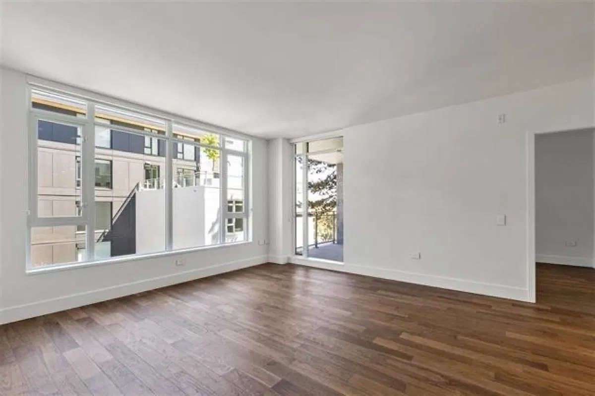 2 bed, 1046 sqft, $4,380 — Photo 4