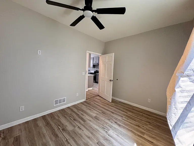 834 College Ave — Photo 17