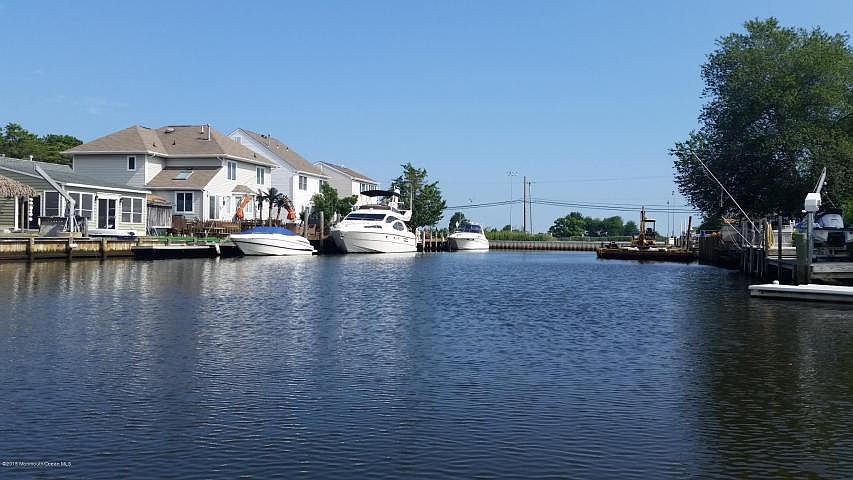 2nd image of 104 Mermaid Rd