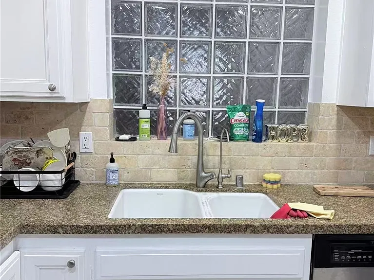 2125 S Bentley Ave #107 — Photo 9