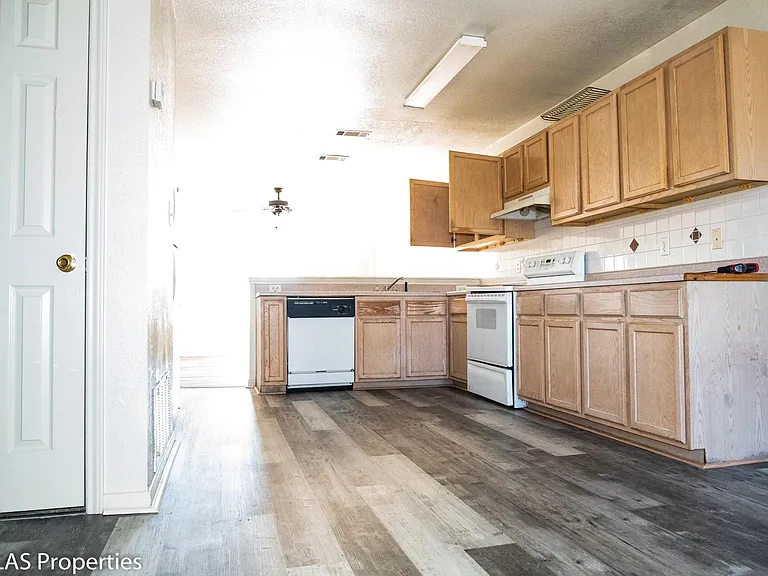 2913 Cantabrian Dr #B — Photo 19