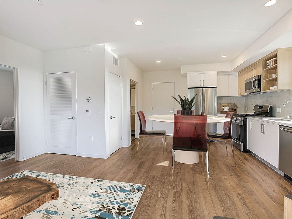 1st image of 1901 Echo Park Ave #304