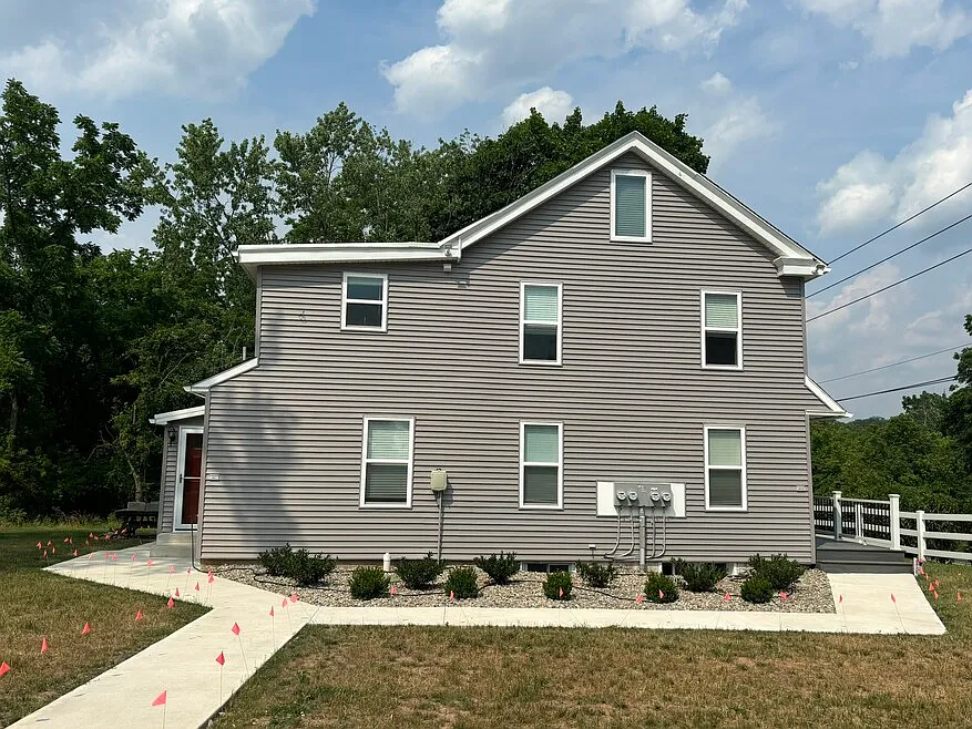 2 bed, 1010 sqft, $2,200 — Photo 2